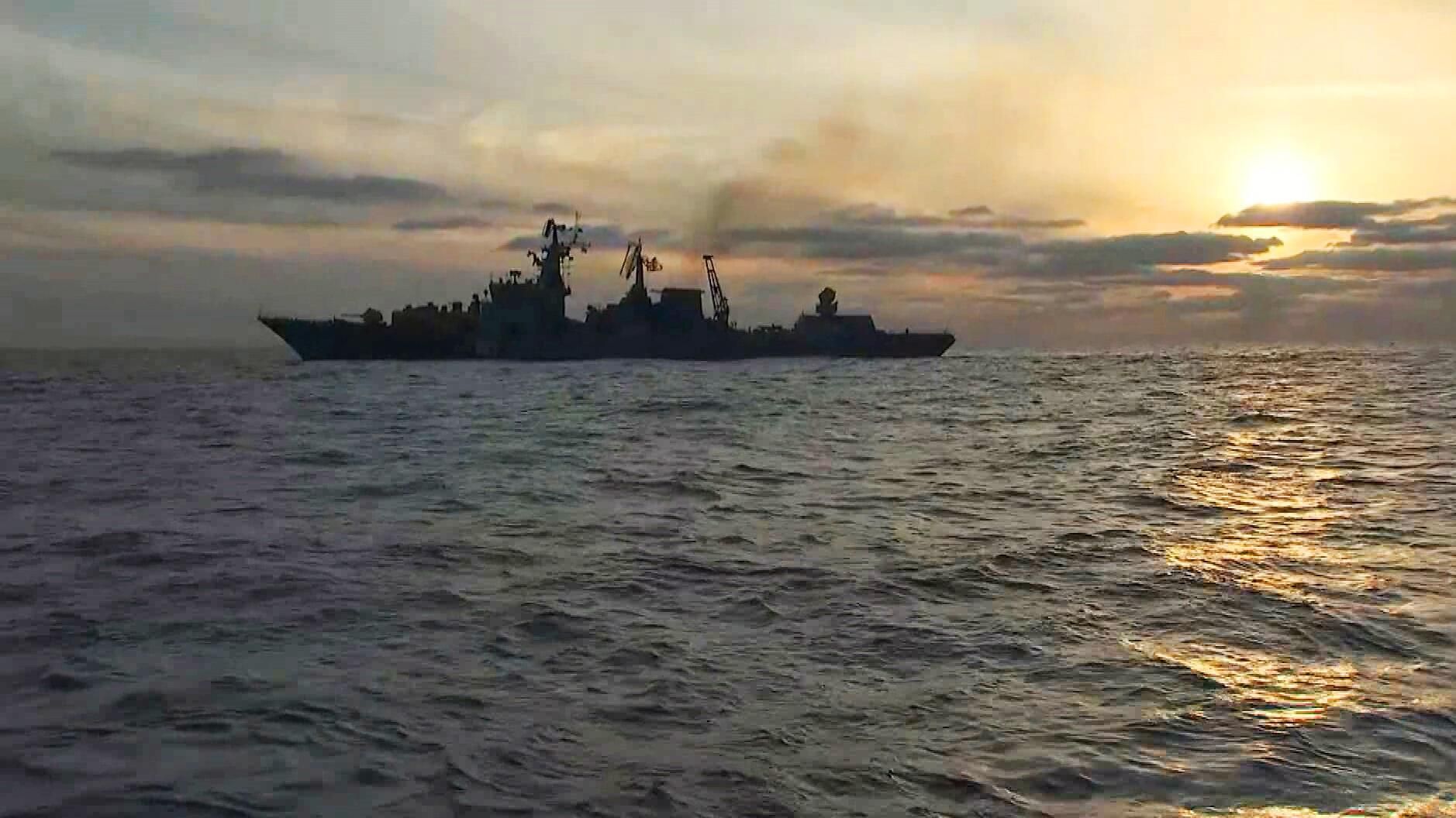 Ракетный крейсер Москва Черноморского флота во время учений в Черном море у побережья Крыма Ракетный крейсер Москва Черноморского флота во время учений в Черном море у побережья Крыма - РИА Новости, 1920, 19.03.2022