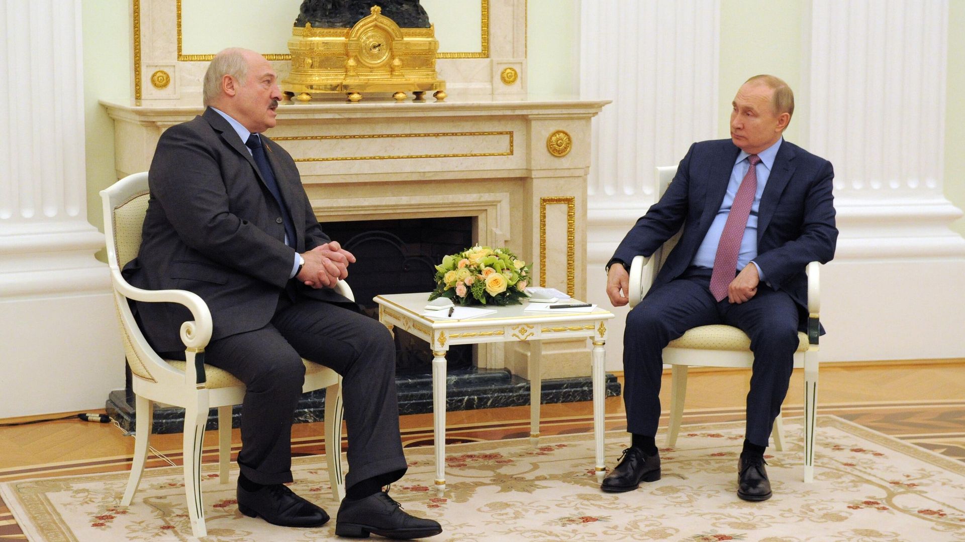 Президент России Владимир Путин и президент Белоруссии Александр Лукашенко во время встречи в Кремле Президент России Владимир Путин и президент Белоруссии Александр Лукашенко во время встречи в Кремле - РИА Новости, 1920, 19.03.2022