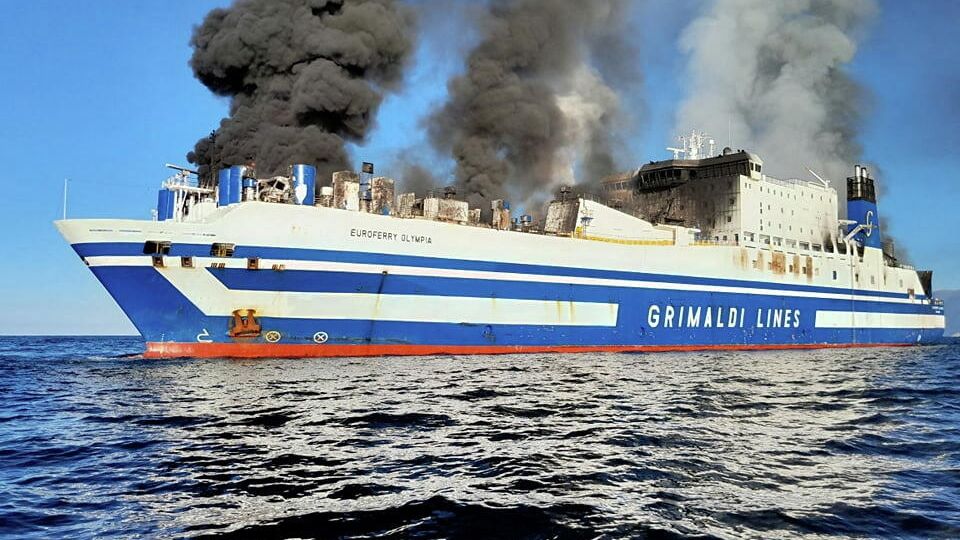 Пожар на пароме Euroferry Olympia в Ионическом море Пожар на пароме Euroferry Olympia в Ионическом море - РИА Новости, 1920, 18.02.2022
