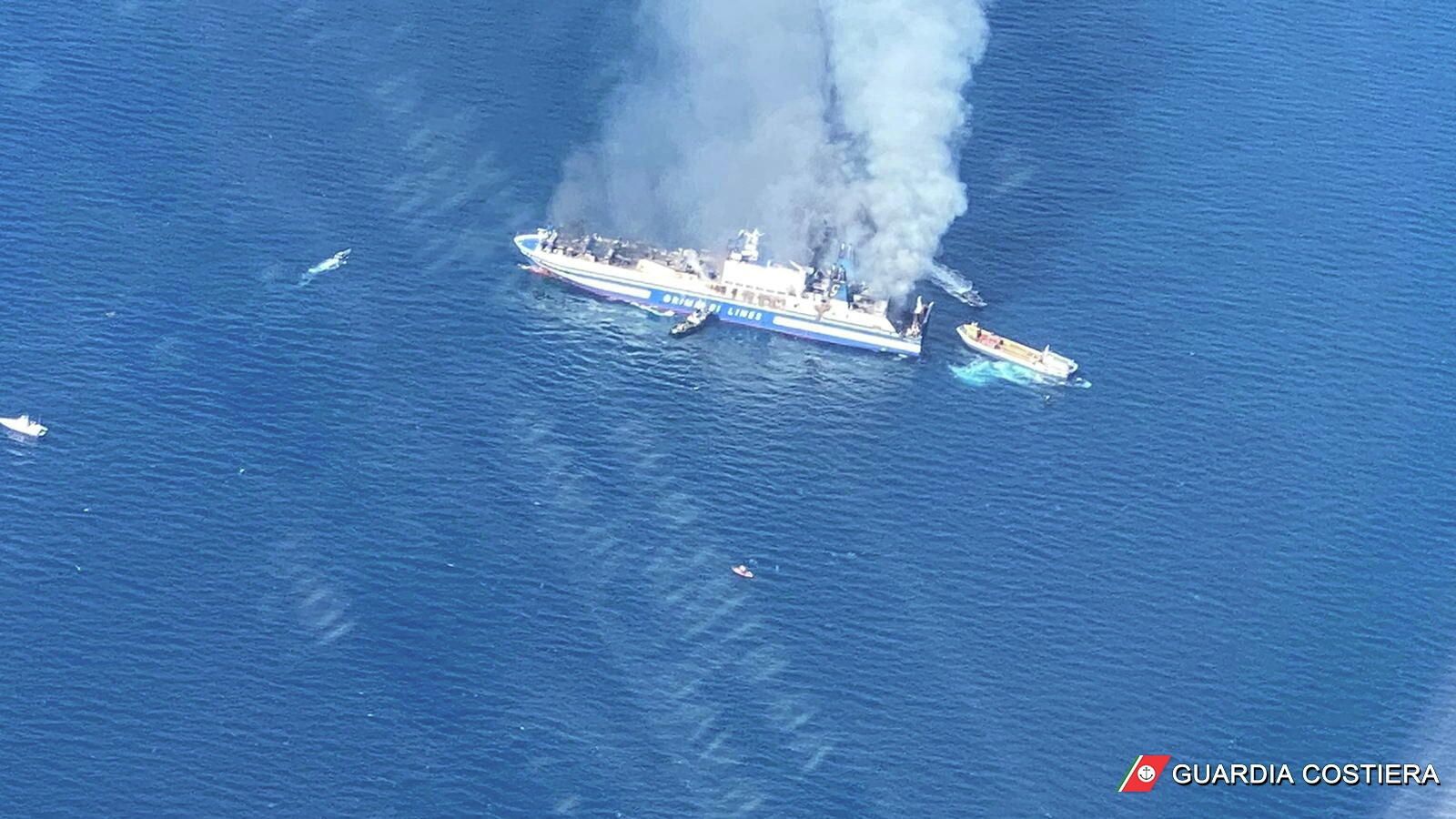 Пожар на пароме Euroferry Olympia в Ионическом море Пожар на пароме Euroferry Olympia в Ионическом море - РИА Новости, 1920, 19.02.2022