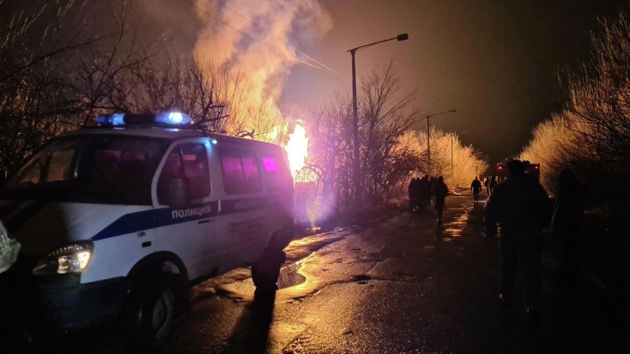 Пожар на месте взрыва в Луганске Пожар на месте взрыва в Луганске - РИА Новости, 1920, 23.02.2022