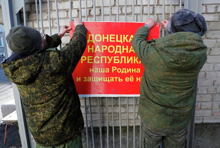 Военнослужащие Народной милиции ДНР на мобилизационном пункте в Донецке Военнослужащие Народной милиции ДНР на мобилизационном пункте в Донецке