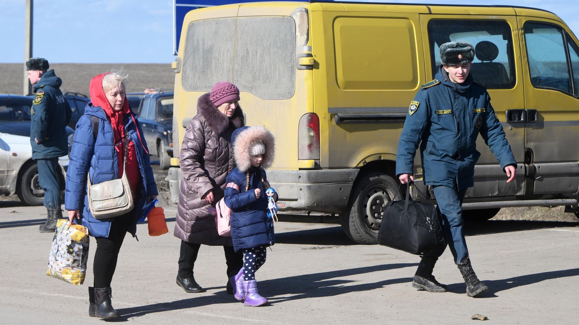 Граждане ДНР у контрольно-пропускного пункта Успенка в Донецкой области Граждане ДНР у контрольно-пропускного пункта Успенка в Донецкой области - РИА Новости, 1920, 19.02.2022