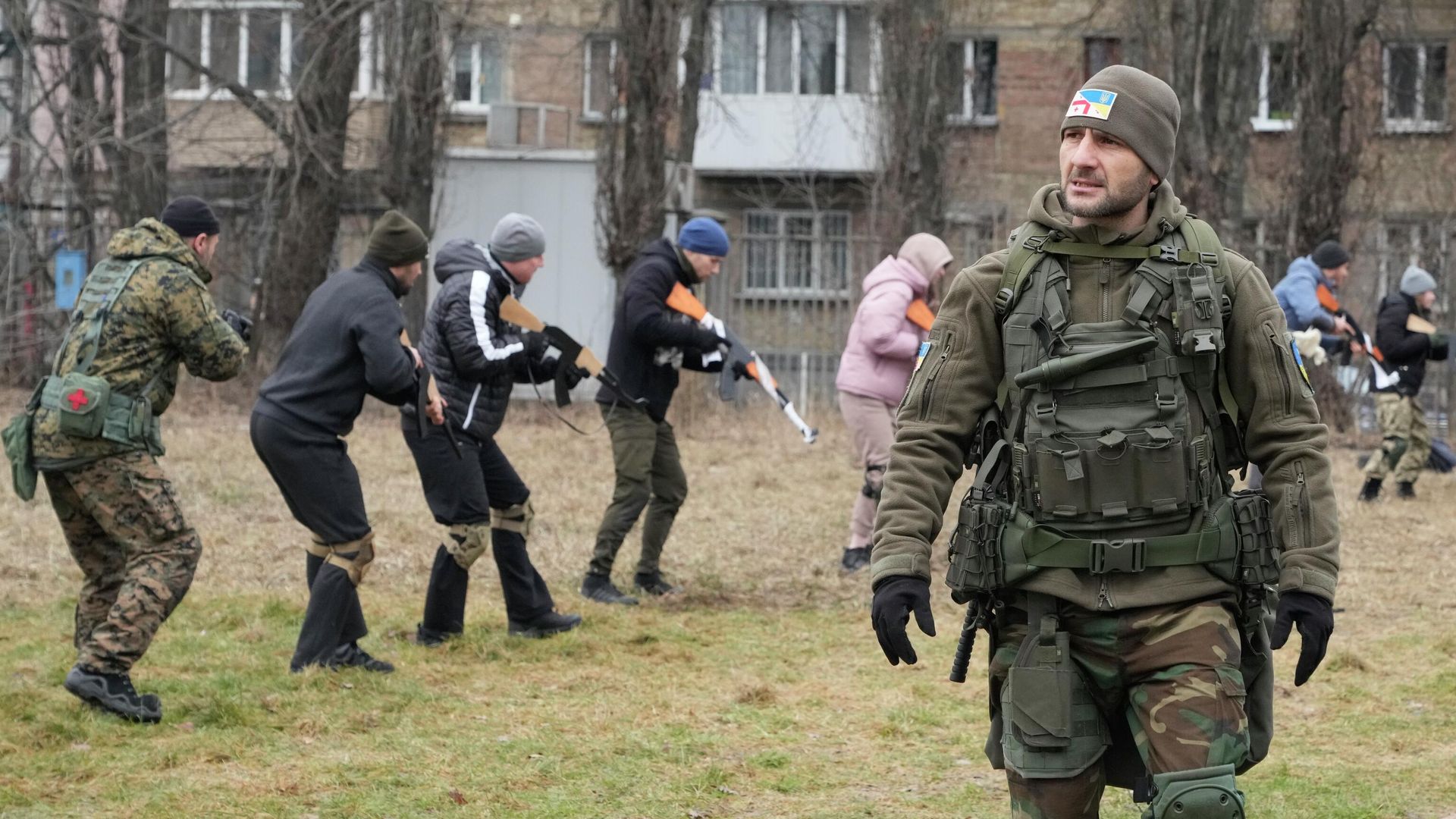 Инструктор во время тренировки Грузинского легиона в Киеве, Украина Инструктор во время тренировки Грузинского легиона в Киеве, Украина - РИА Новости, 1920, 20.04.2022