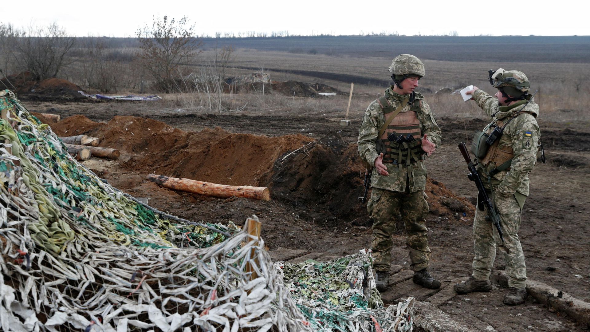 Украинские военнослужащие на линии соприкосновения в Донецкой области Украинские военнослужащие на линии соприкосновения в Донецкой области - РИА Новости, 1920, 19.02.2022