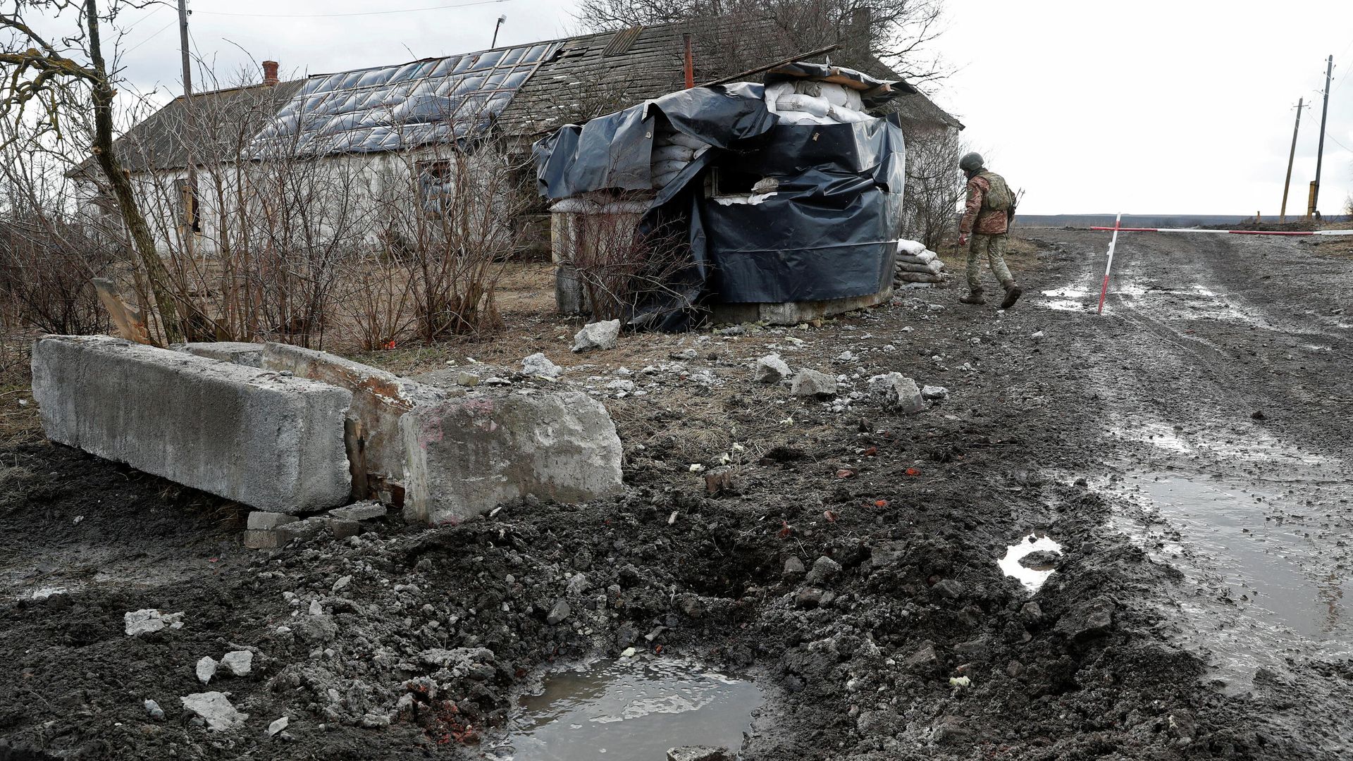 Украинские военнослужащие на линии соприкосновения в Донецкой области Украинские военнослужащие на линии соприкосновения в Донецкой области - РИА Новости, 1920, 20.02.2022