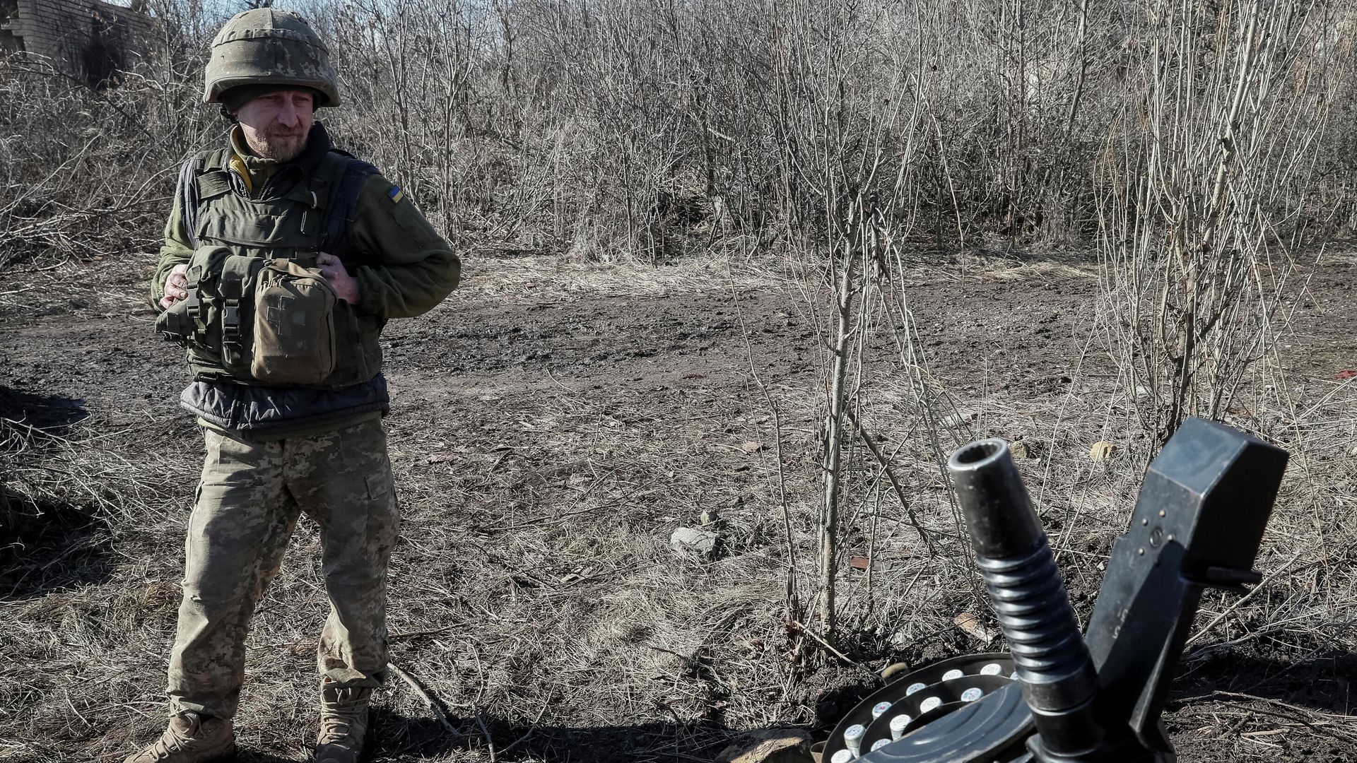 Украинский военнослужащий на линии соприкосновения в Донецкой области Украинский военнослужащий на линии соприкосновения в Донецкой области - РИА Новости, 1920, 20.02.2022