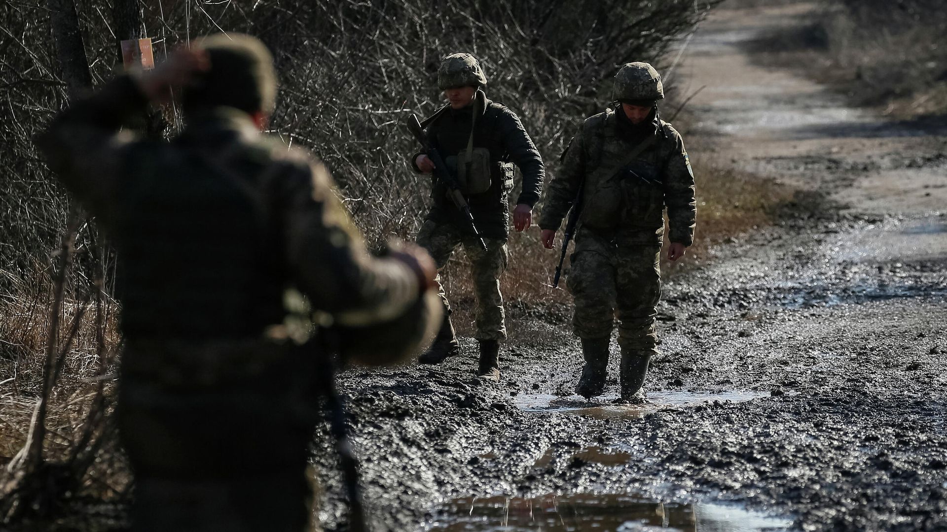 Украинские военнослужащие на линии соприкосновения в Донецкой области Украинские военнослужащие на линии соприкосновения в Донецкой области - РИА Новости, 1920, 20.02.2022