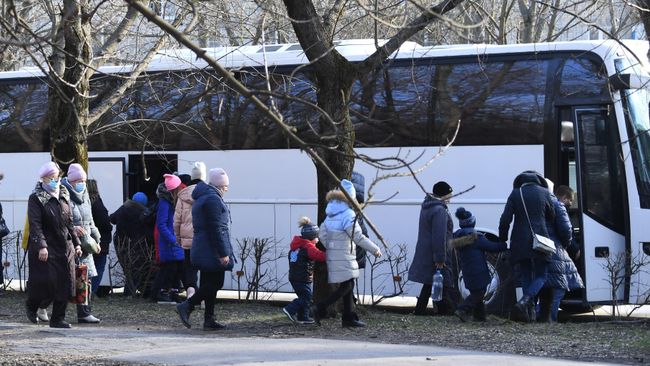 Автобус, доставивший жителей из Донецкой и Луганской народных республик