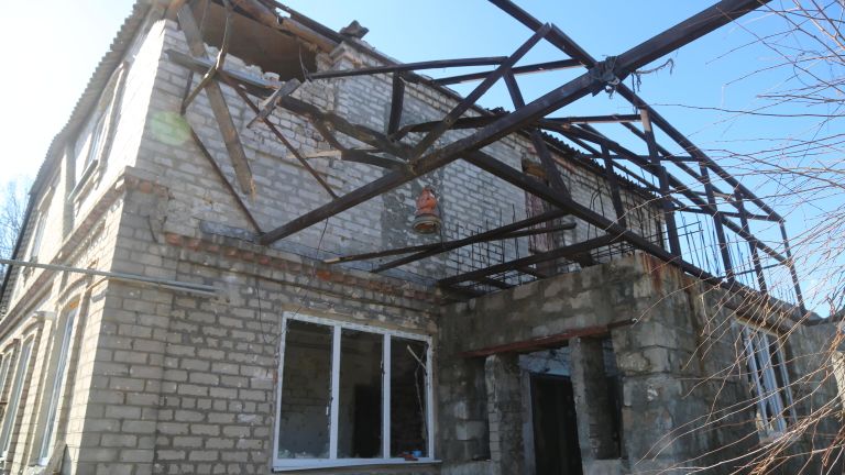 Жилой дом в Киевском районе Донецка, где в ночь на 20 февраля была ликвидирована украинская диверсионная группа Жилой дом в Киевском районе Донецка, где в ночь на 20 февраля была ликвидирована украинская диверсионная группа