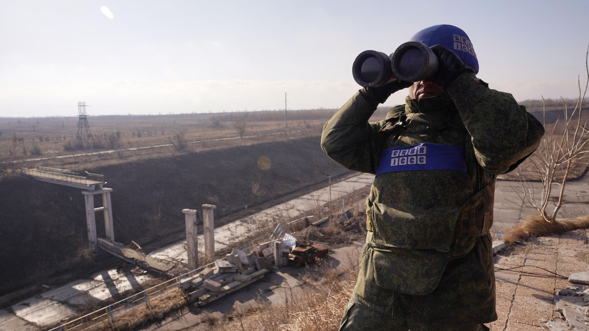 Представитель СЦКК ЛНР ведёт мониторинг ситуации в районе населенного пункта Станица-Луганская Представитель СЦКК ЛНР ведёт мониторинг ситуации в районе населенного пункта Станица-Луганская - РИА Новости, 1920, 21.02.2022