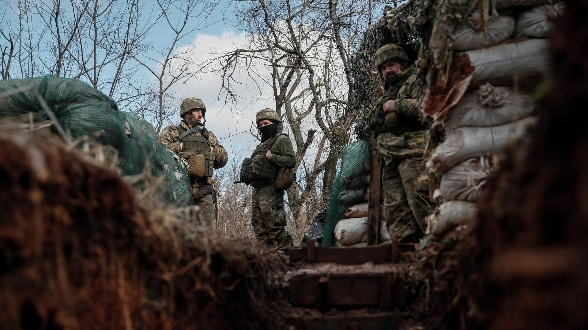 Украинские военнослужащие на линии соприкосновения у села Новолуганское в Донецкой области - РИА Новости, 1920, 22.02.2022