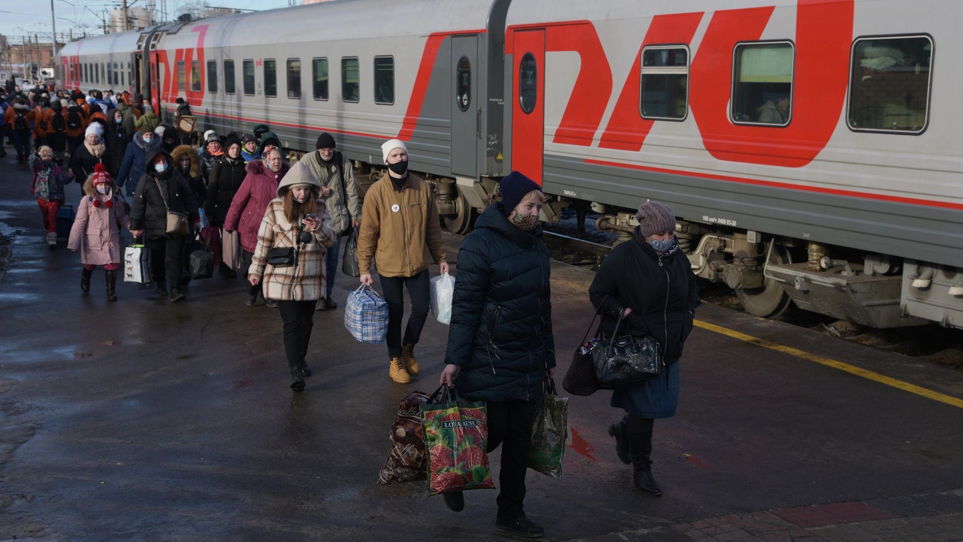 Жители Донбасса на железнодорожном вокзале в Воронежской области Жители Донбасса на железнодорожном вокзале в Воронежской области - РИА Новости, 1920, 26.04.2022