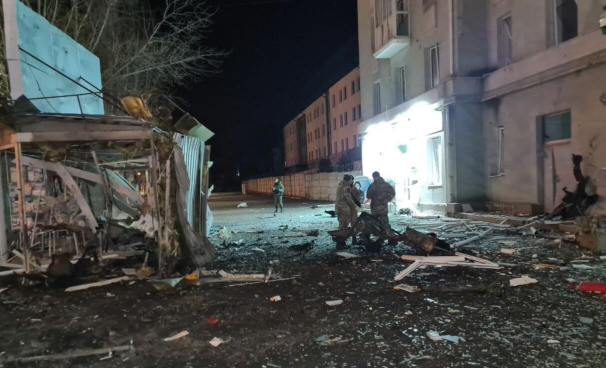 На месте взрыва у здания представительства ЛНР в СЦКК в Луганске На месте взрыва у здания представительства ЛНР в СЦКК в Луганске - РИА Новости, 1920, 21.02.2022