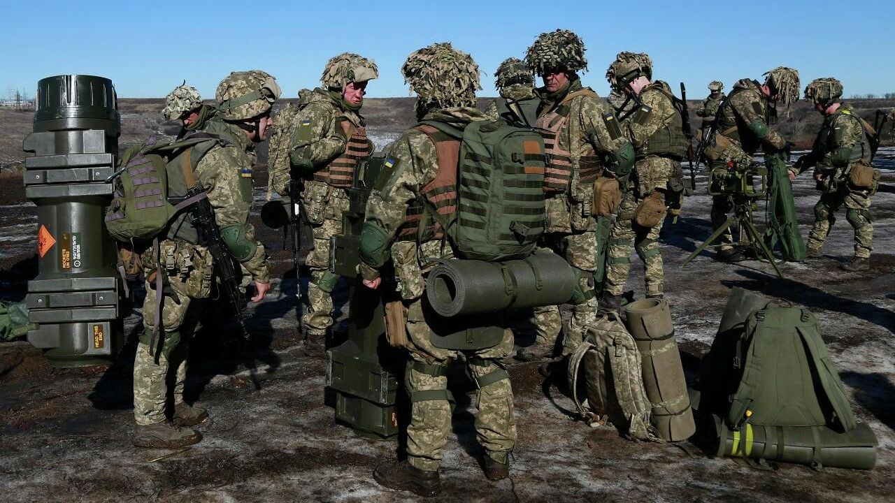 Украинские военнослужащие на линии соприкосновения в Донецкой области - РИА Новости, 1920, 24.02.2022