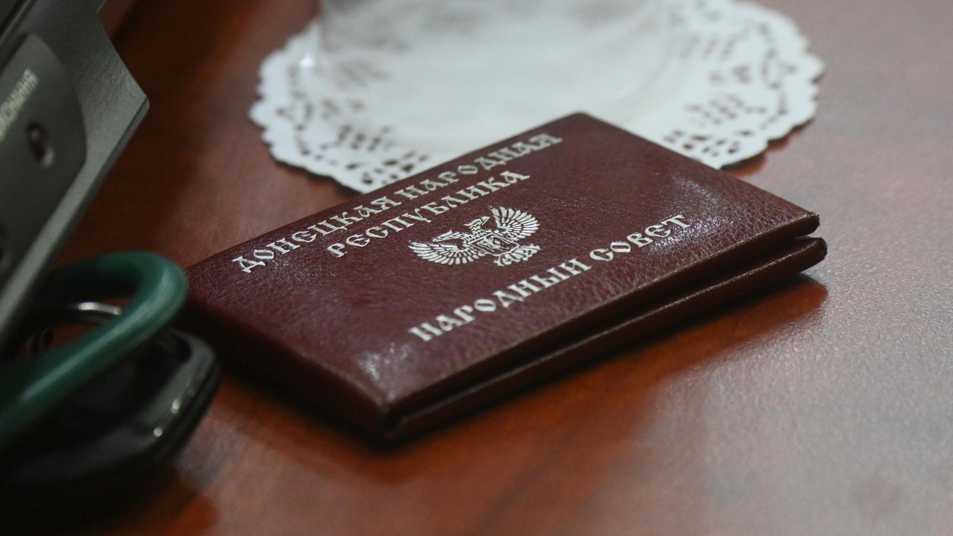 Удостоверение депутата Народного совета Донецкой народной республики Удостоверение депутата Народного совета Донецкой народной республики - РИА Новости, 1920, 30.12.2022