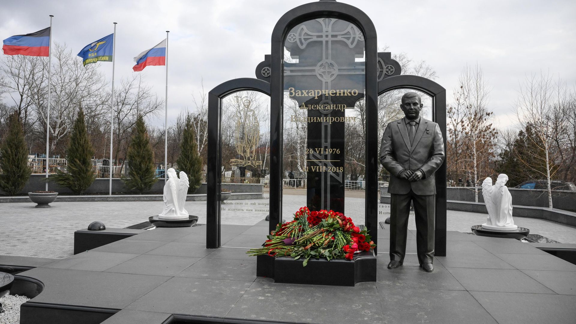 Цветы на могиле главы Донецкой народной республики Александра Захарченко, убитого в 2018 году Цветы на могиле главы Донецкой народной республики Александра Захарченко, убитого в 2018 году - РИА Новости, 1920, 29.09.2022