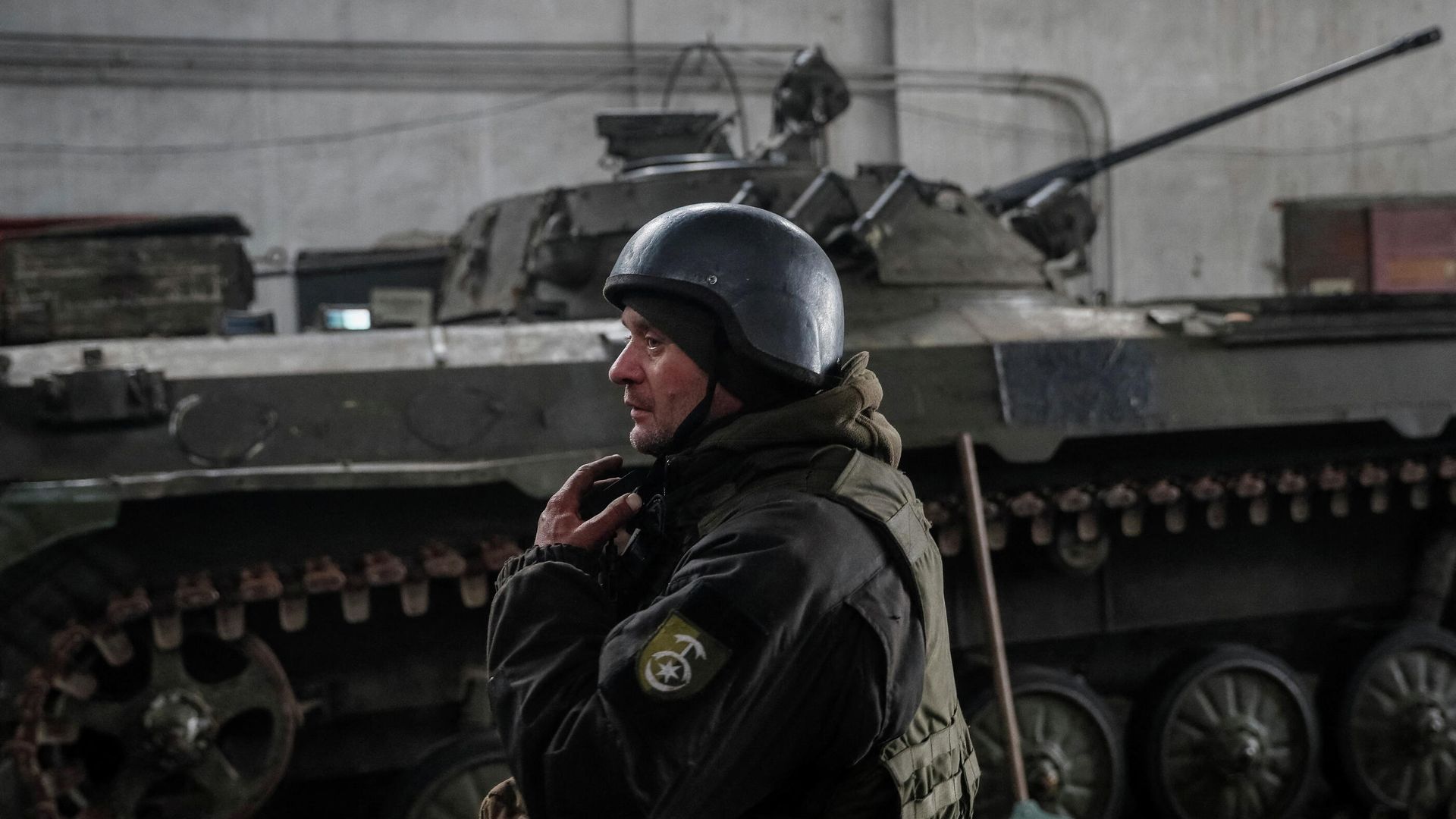 Украинский военный на линии соприкосновения в поселке Новолуганское Донецкой области Украинский военный на линии соприкосновения в поселке Новолуганское Донецкой области - РИА Новости, 1920, 07.03.2022