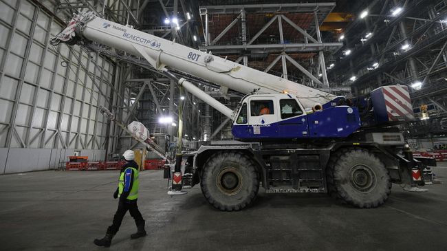 Рабочие в центре строительства крупнотоннажных морских сооружений в Мурманской области