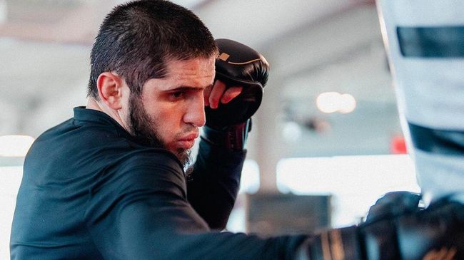 Российский боец UFC Ислам Махачев
