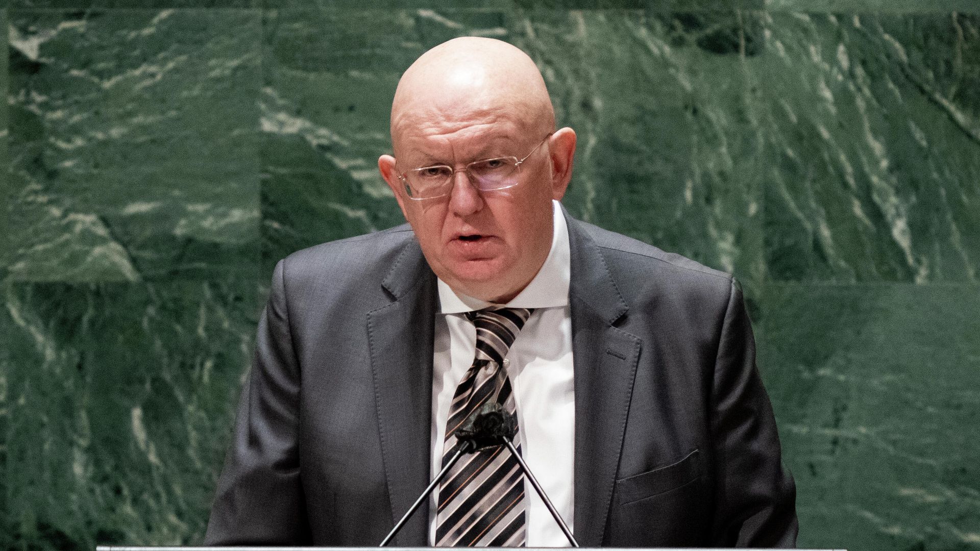 Постоянный представитель России при ООН Василий Небензя выступает на пленарном заседании Генеральной ассамблеи Организации Объединенных Наций в Нью-Йорке Постоянный представитель России при ООН Василий Небензя выступает на пленарном заседании Генеральной ассамблеи Организации Объединенных Наций в Нью-Йорке - РИА Новости, 1920, 12.10.2022