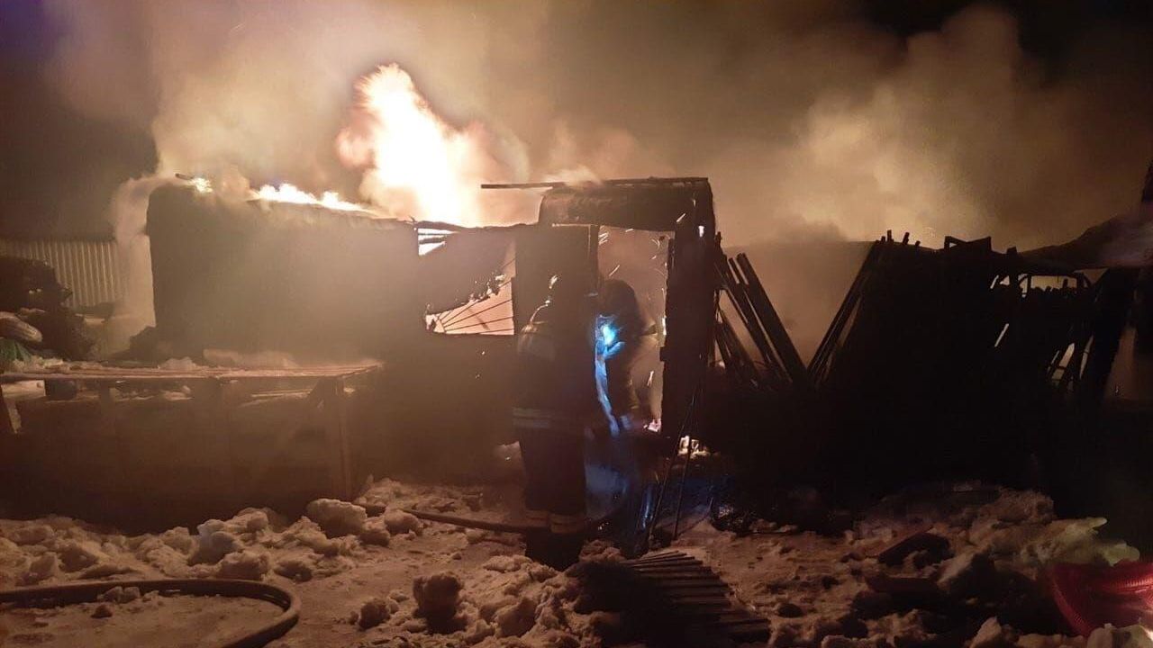 Пожар в населенном пункте Кошурниково Красноярского края Пожар в населенном пункте Кошурниково Красноярского края - РИА Новости, 1920, 24.02.2022
