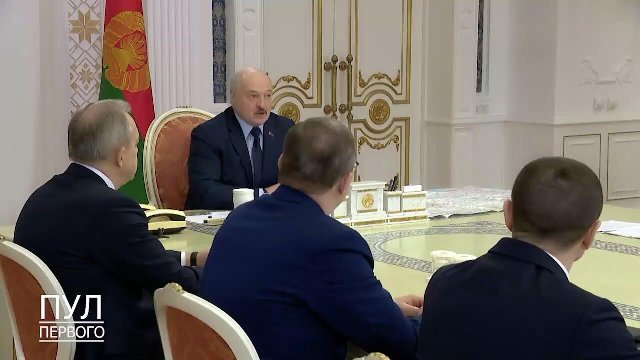 Он даже не позвонил в Москву – Лукашенко о бездействии военного руководства Украины Он даже не позвонил в Москву – Лукашенко о бездействии военного руководства Украины - РИА Новости, 1920, 24.02.2022