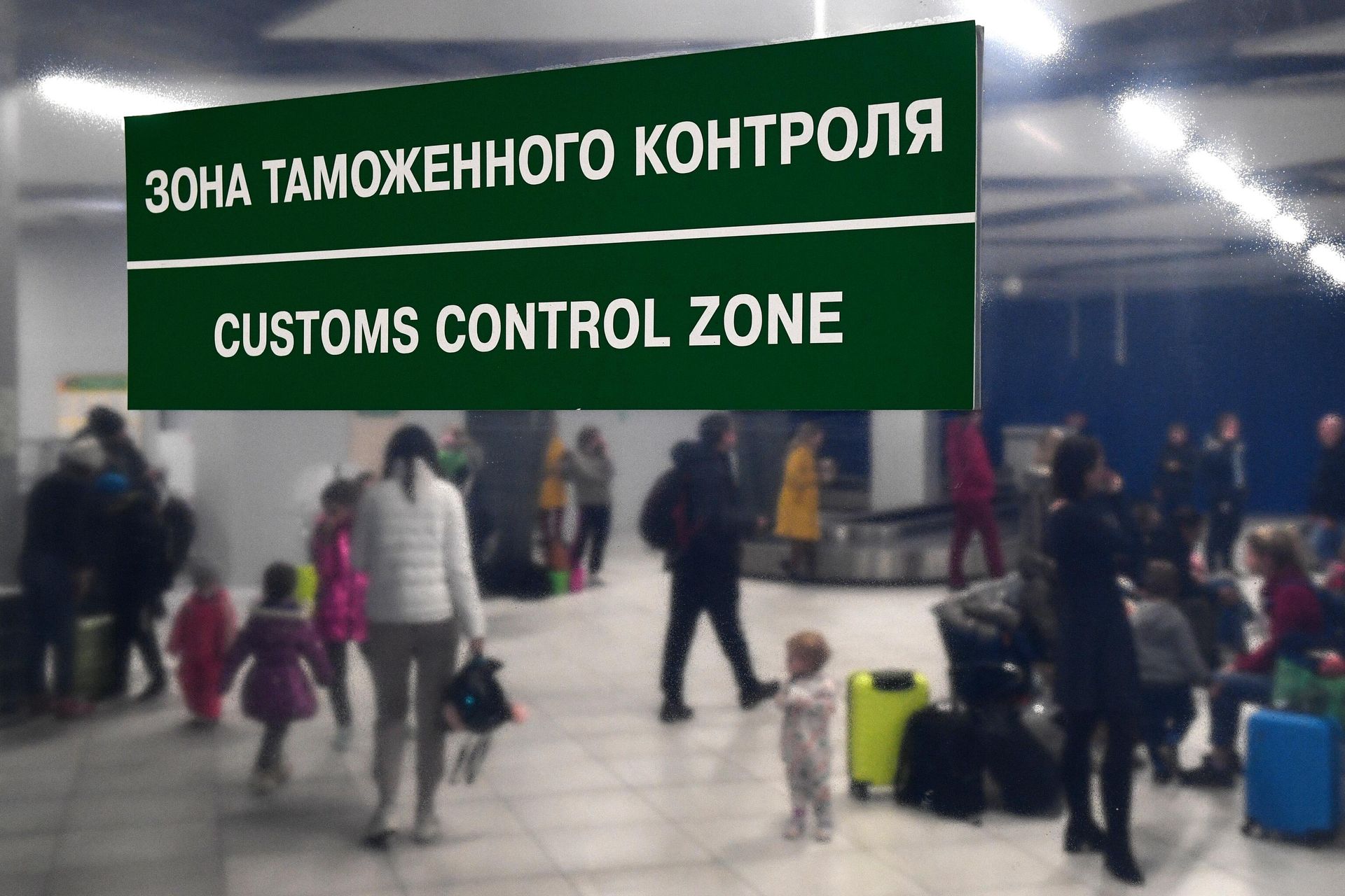 Пассажиры международных рейсов в зоне выдачи багажа аэропорта Толмачево в Новосибирске Пассажиры международных рейсов в зоне выдачи багажа аэропорта Толмачево в Новосибирске - РИА Новости, 1920, 25.02.2022