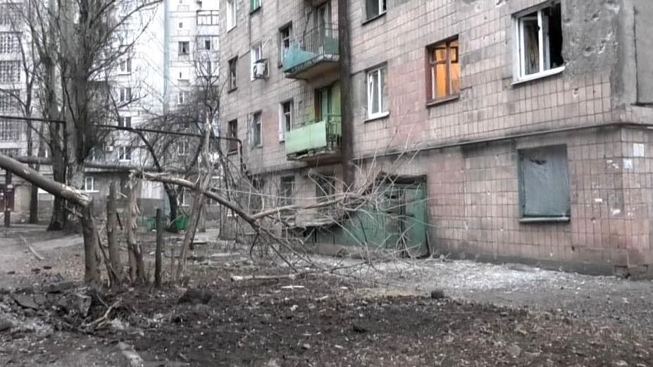 Дом, пострадавший в результате массированных обстрелов Донецка - РИА Новости, 1920, 27.02.2022