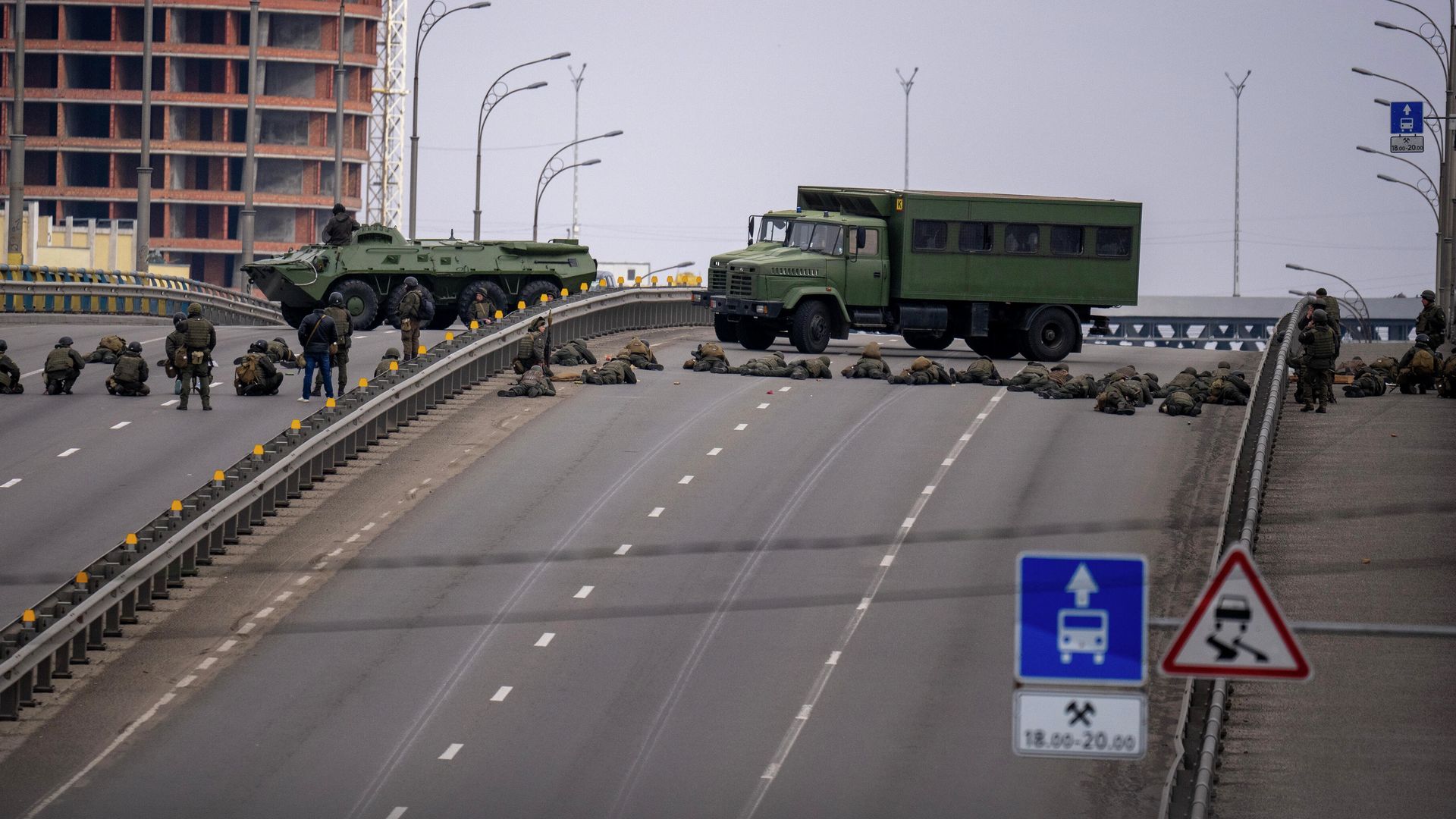 Украинские военные в Киеве. 25 февраля 2022 Украинские военные в Киеве. 25 февраля 2022 - РИА Новости, 1920, 25.02.2022