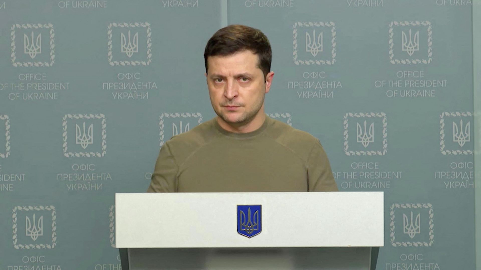 Президент Украины Владимир Зеленский во время брифинга в Киеве. Кадр видео Президент Украины Владимир Зеленский во время брифинга в Киеве. Кадр видео - РИА Новости, 1920, 28.02.2022