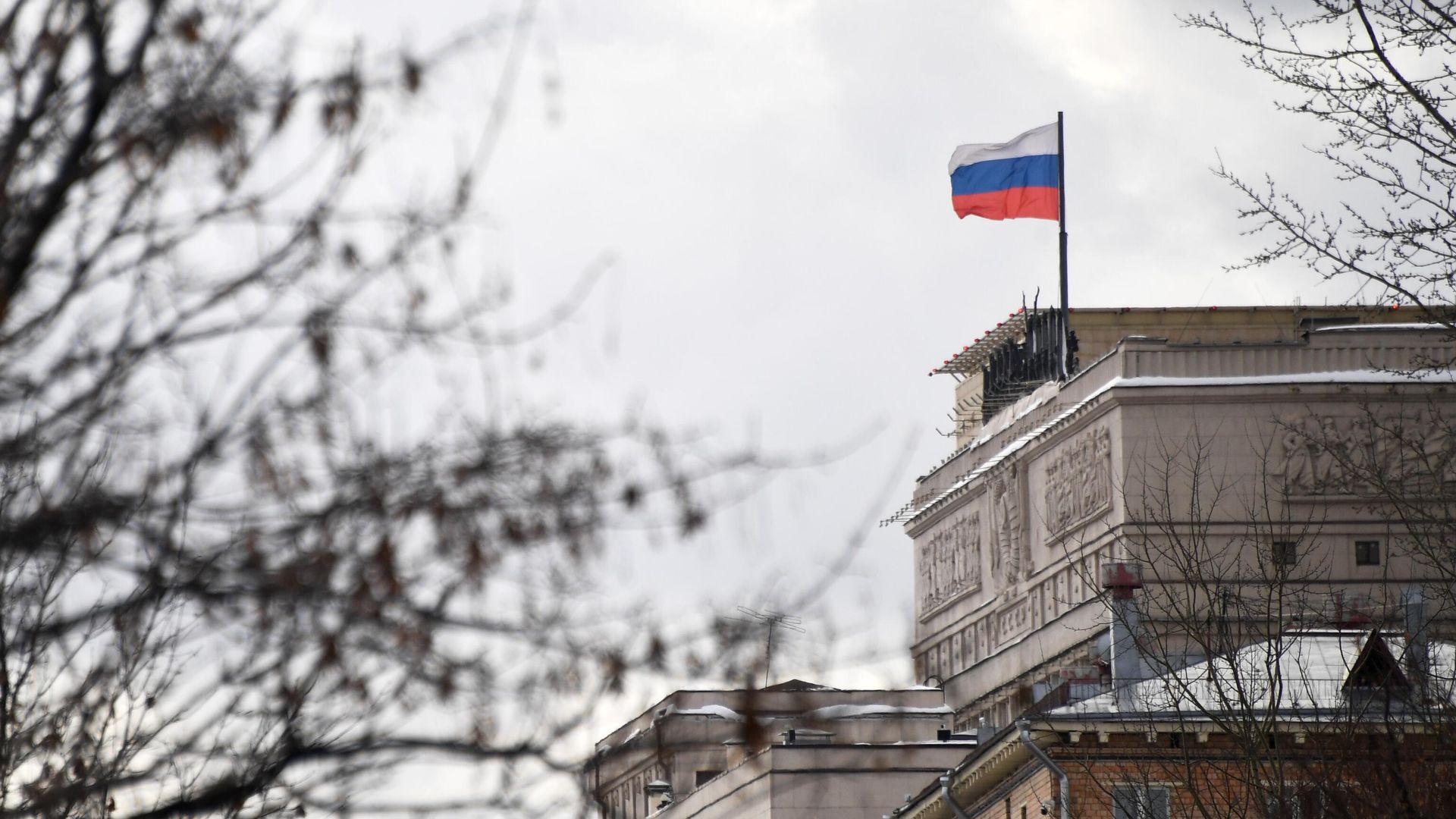 Государственный флаг России на здании Министерства обороны Российской Федерации в Москве Государственный флаг России на здании Министерства обороны Российской Федерации в Москве - РИА Новости, 1920, 04.03.2022