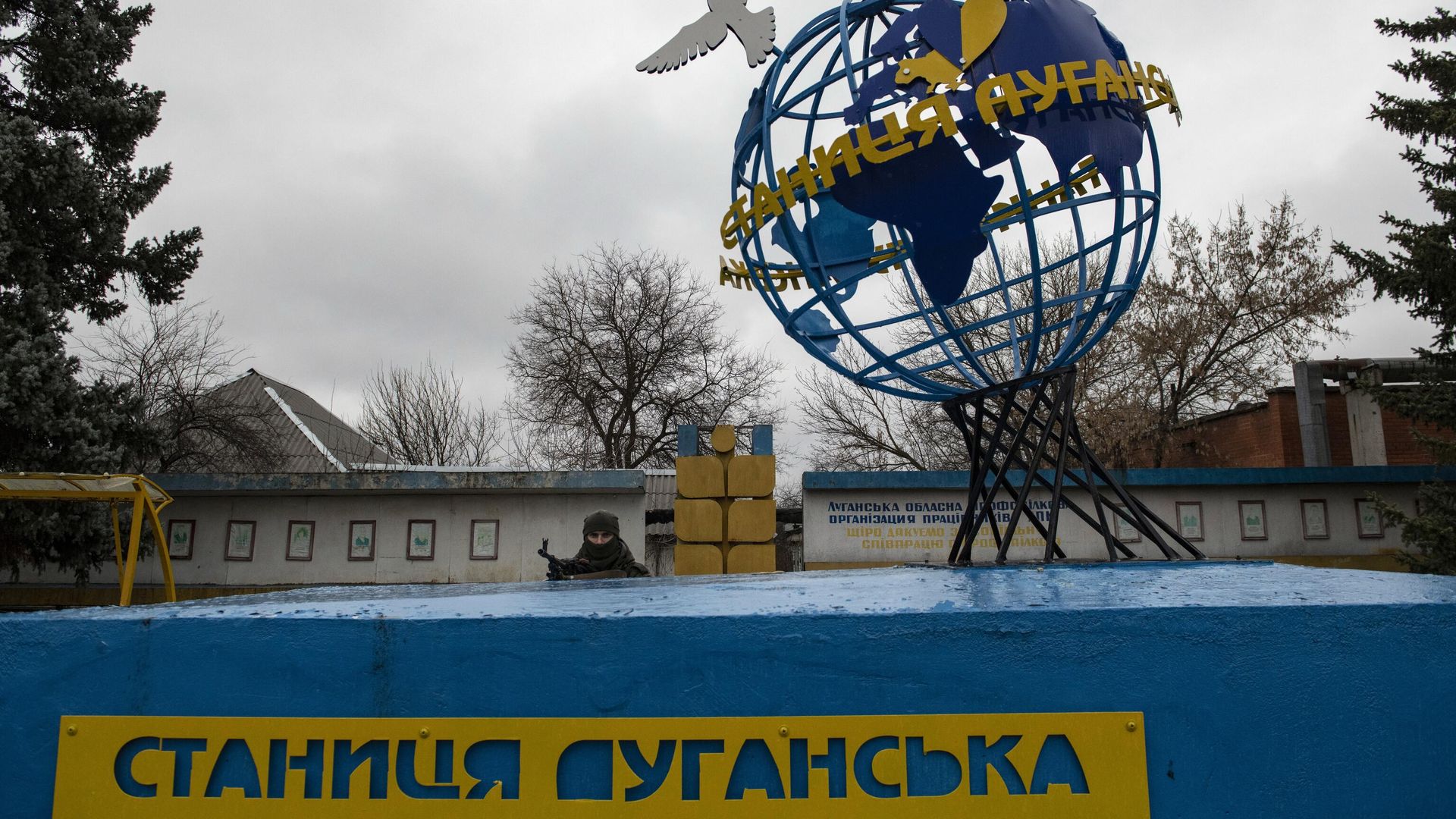 Военнослужащий народной милиции ЛНР в Станице Луганская, которая перешла под контроль ЛНР Военнослужащий народной милиции ЛНР в Станице Луганская, которая перешла под контроль ЛНР - РИА Новости, 1920, 10.03.2022