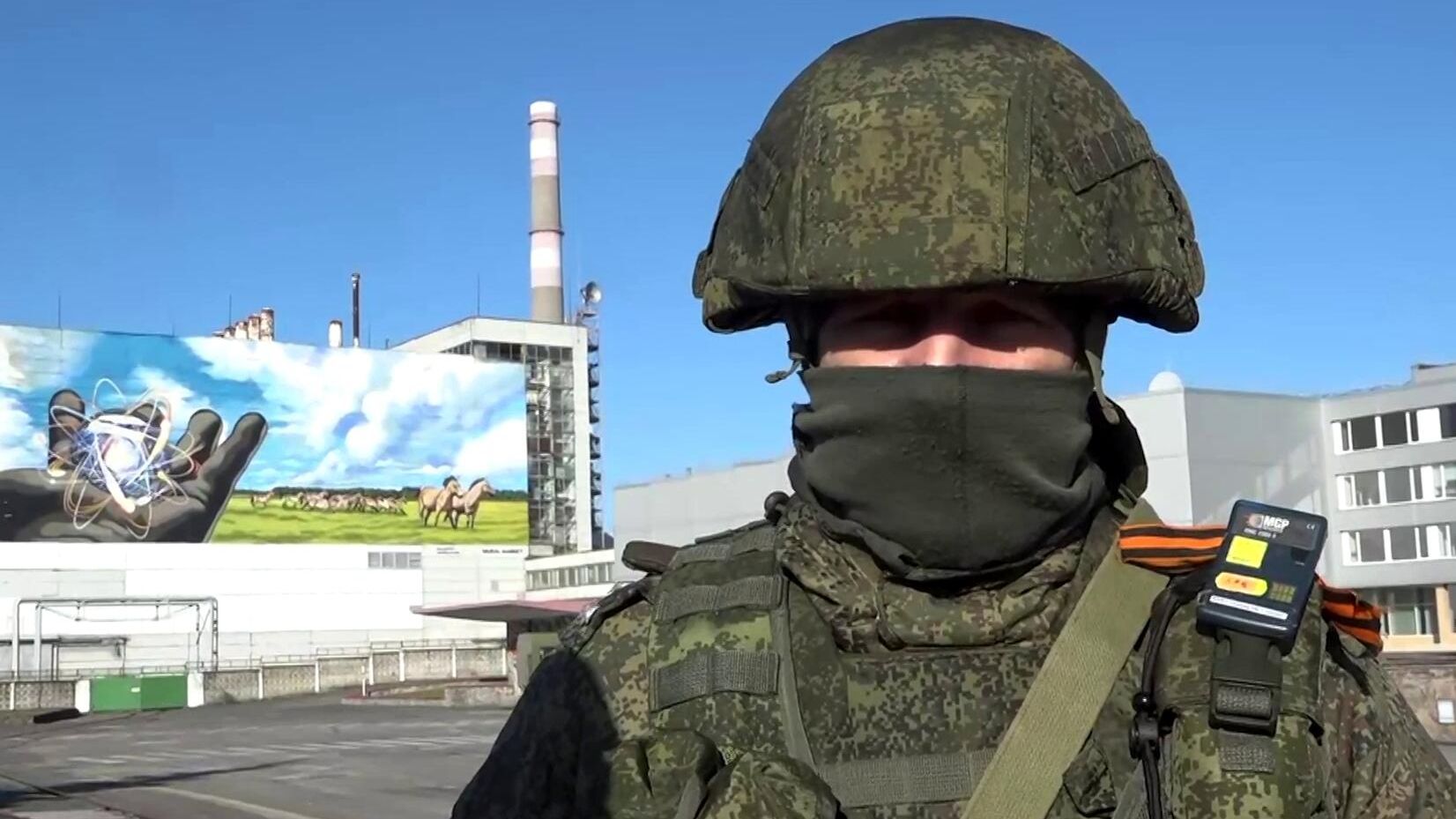 Российский военнослужащий во время дежурства на территории Чернобыльской АЭС Российский военнослужащий во время дежурства на территории Чернобыльской АЭС - РИА Новости, 1920, 17.03.2022