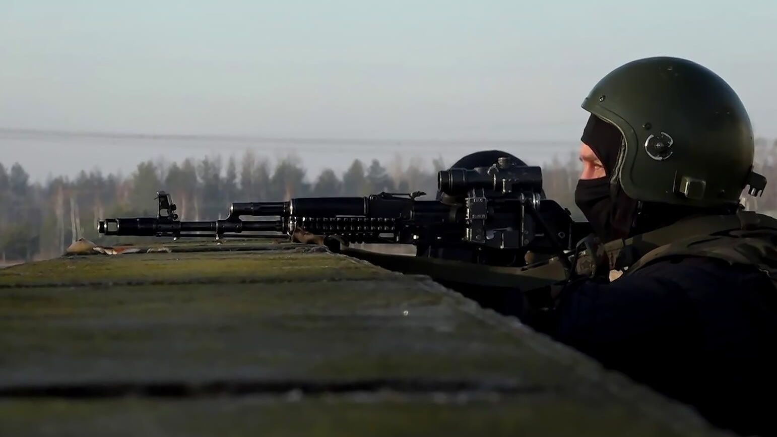 Военнослужащий ВС РФ во время дежурства на территории Чернобыльской АЭС Военнослужащий ВС РФ во время дежурства на территории Чернобыльской АЭС - РИА Новости, 1920, 28.02.2022