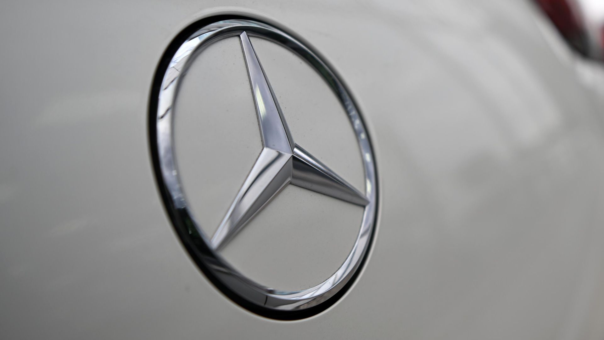 Логотип немецкой автомобильной марки Mercedes-Benz - РИА Новости, 1920, 26.04.2026