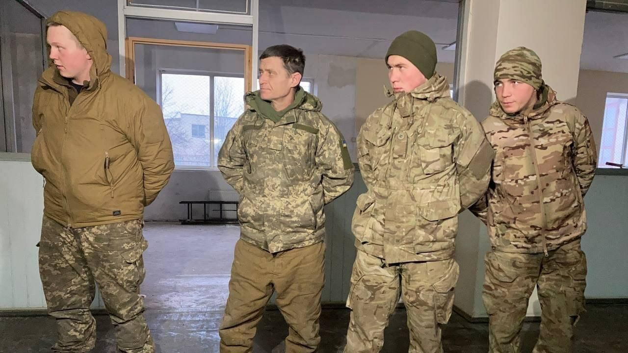 Сдавшиеся народной милиции ЛНР бойцы Нацгвардии Украины Сдавшиеся народной милиции ЛНР бойцы Нацгвардии Украины - РИА Новости, 1920, 02.05.2022