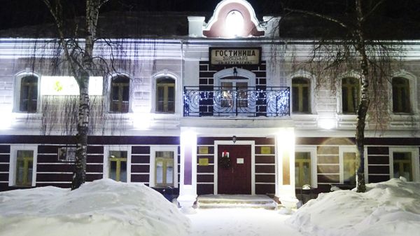 Гостиница Вятское в бывшем здании трактира купчихи Глинкиной (19 век) Гостиница Вятское в бывшем здании трактира купчихи Глинкиной (19 век)