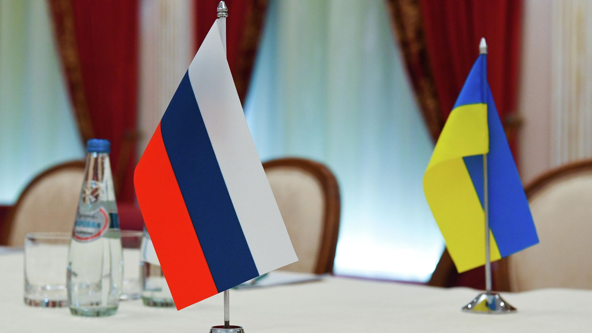 Флаги России и Украины Флаги России и Украины - РИА Новости, 1920, 06.04.2024