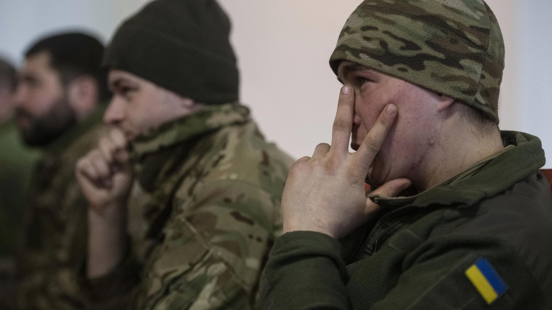 Добровольно сложившие оружие украинские военнослужащие во время встречи с уполномоченным по правам человека в ЛНР Викторией Сердюковой в Луганске Добровольно сложившие оружие украинские военнослужащие во время встречи с уполномоченным по правам человека в ЛНР Викторией Сердюковой в Луганске - РИА Новости, 1920, 28.02.2022