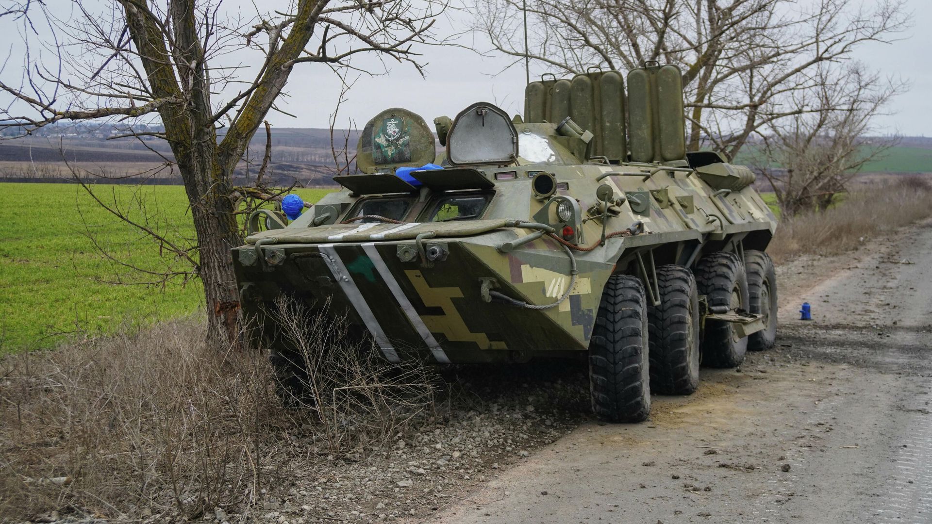 Подбитый БТР украинской армии под Мариуполем Подбитый БТР украинской армии под Мариуполем - РИА Новости, 1920, 03.03.2022