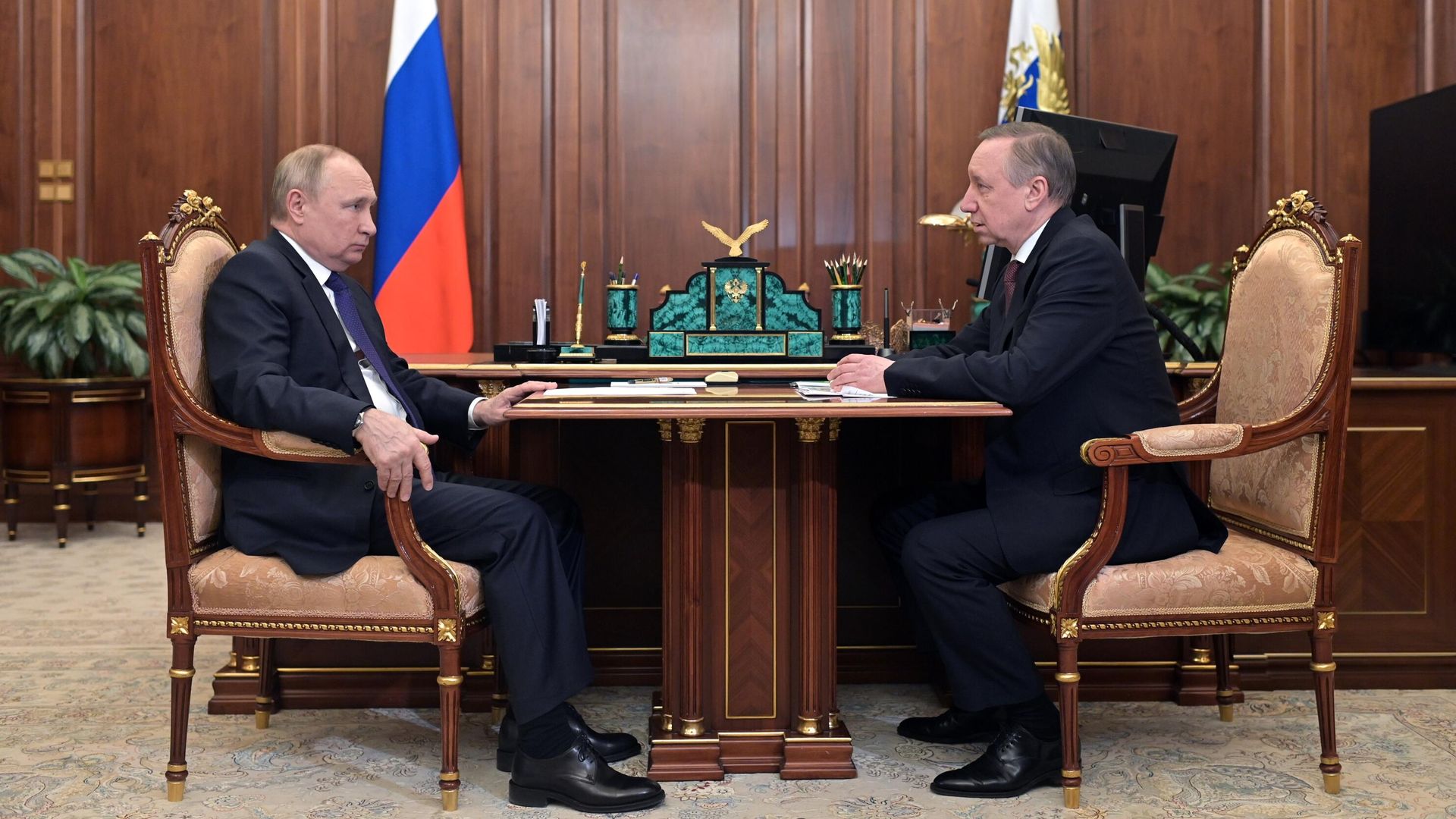 Президент РФ Владимир Путин и губернатор Санкт-Петербурга Александр Беглов во время встречи Президент РФ Владимир Путин и губернатор Санкт-Петербурга Александр Беглов во время встречи - РИА Новости, 1920, 18.01.2023