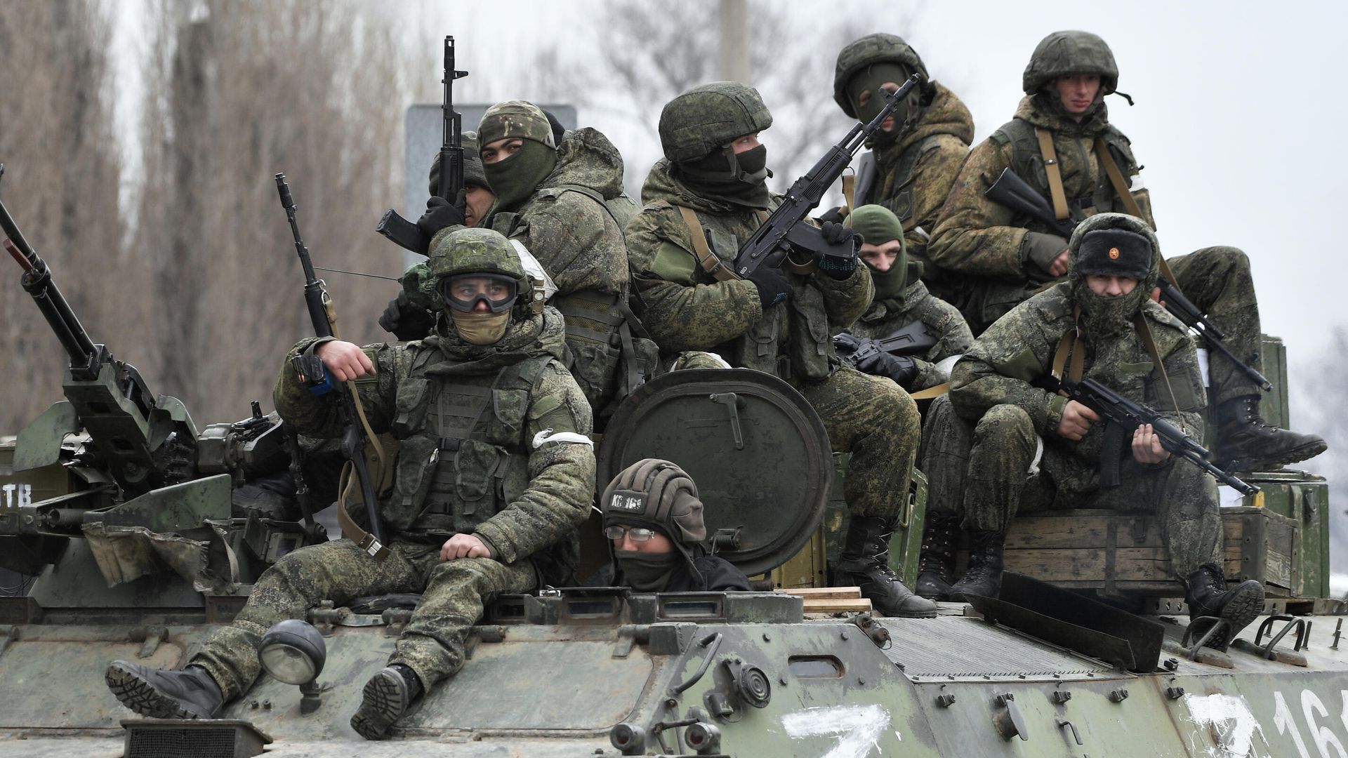 Российские военнослужащие в колонне военной техники Российские военнослужащие в колонне военной техники - РИА Новости, 1920, 02.03.2022