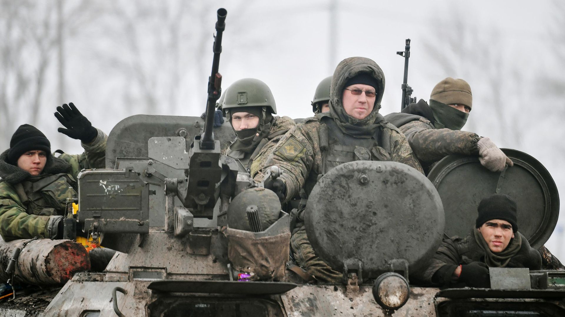 Российские военнослужащие в колонне военной техники Российские военнослужащие в колонне военной техники - РИА Новости, 1920, 30.04.2022