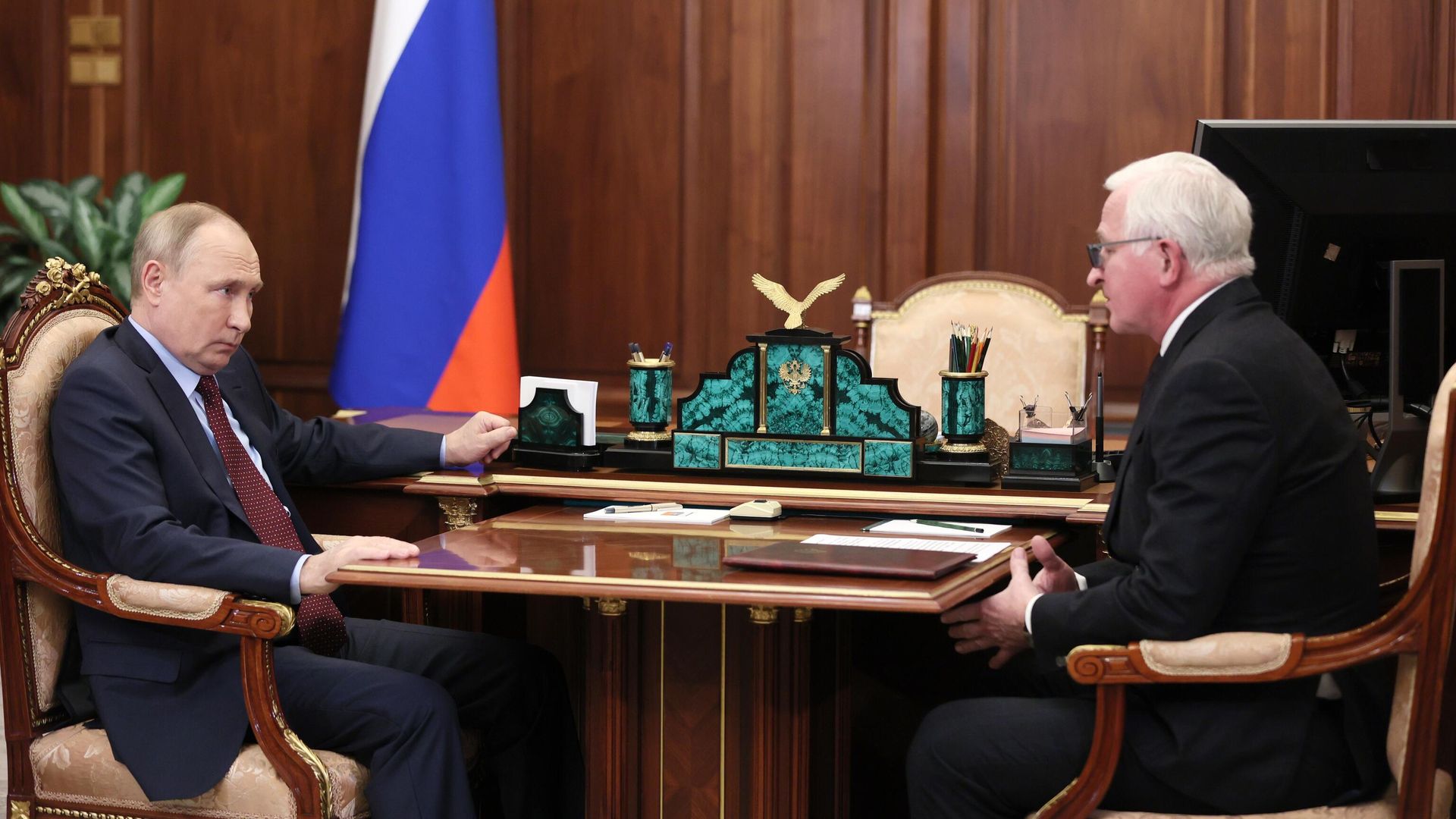 Президент РФ Владимир Путин и президент Российского союза промышленников и предпринимателей Александр Шохин во время встречи Президент РФ Владимир Путин и президент Российского союза промышленников и предпринимателей Александр Шохин во время встречи - РИА Новости, 1920, 21.03.2024