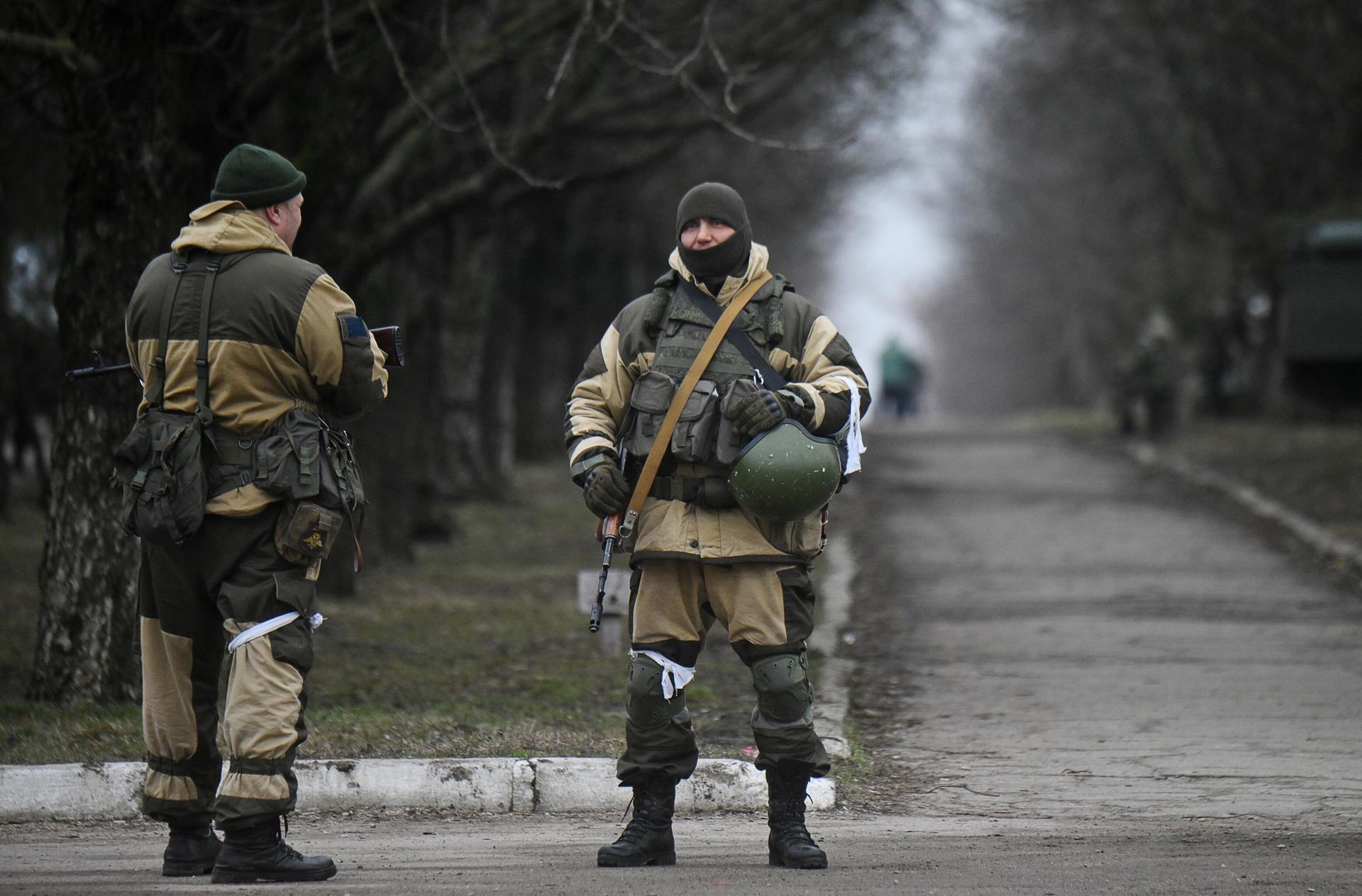 Военнослужащие-резервисты ДНР на улице Новоазовска Военнослужащие-резервисты ДНР на улице Новоазовска - РИА Новости, 1920, 10.03.2022
