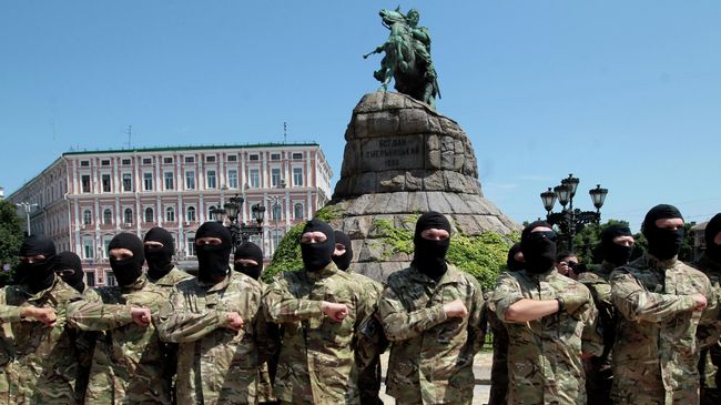 Добровольцы специального батальона Азов* в Киеве Добровольцы специального батальона Азов* в Киеве