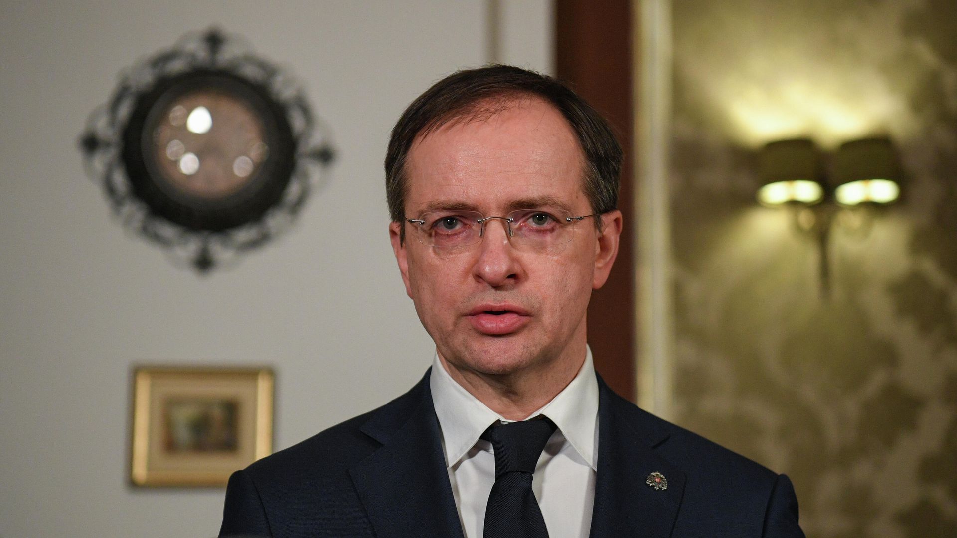 Помощник президента России Владимир Мединский отвечает на вопросы журналистов после завершения российско-украинских переговоров Помощник президента России Владимир Мединский отвечает на вопросы журналистов после завершения российско-украинских переговоров - РИА Новости, 1920, 24.03.2022