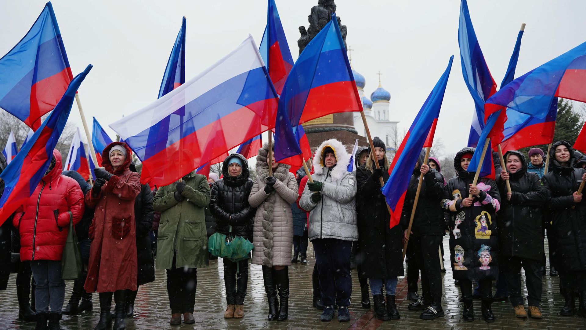 Участники флешмоба Своих не бросаем в городе Краснодон Луганской Народной Республики Участники флешмоба Своих не бросаем в городе Краснодон Луганской Народной Республики - РИА Новости, 1920, 30.12.2022