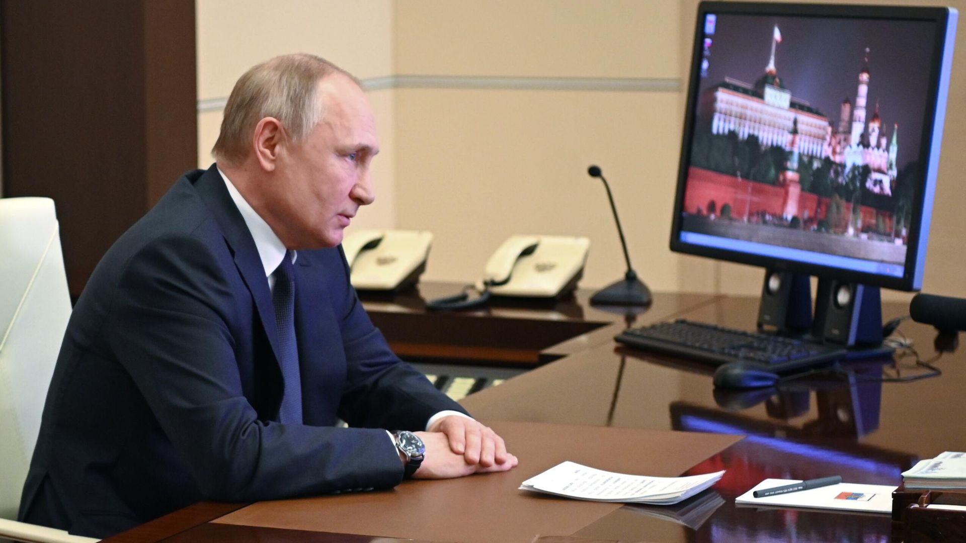 Президент России Владимир Путин во время совещания Президент России Владимир Путин во время совещания - РИА Новости, 1920, 16.03.2022